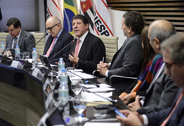 O secretário de Saúde do Estado de São Paulo, David Uip, em reunião na Fiesp
